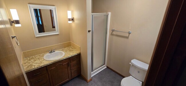 Building Photo - 3 Bedroom 2 Bathroom home near Cowden Elementary for $1395!