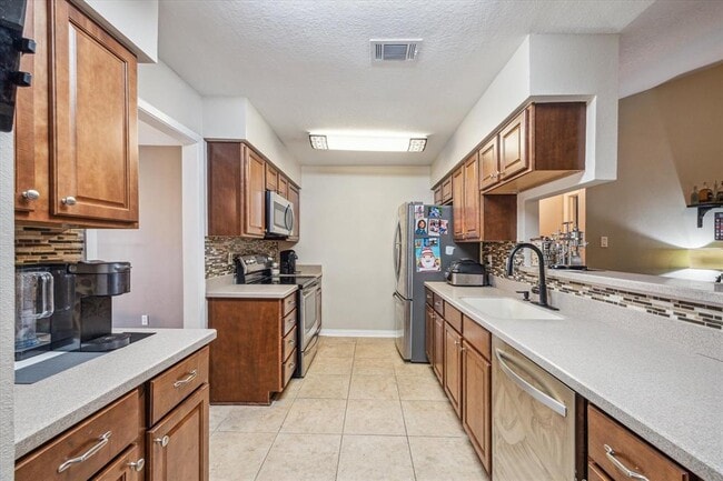 Building Photo - 6227 Creekside Ln
