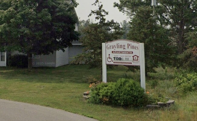 Building Photo - 595 Meadows Dr