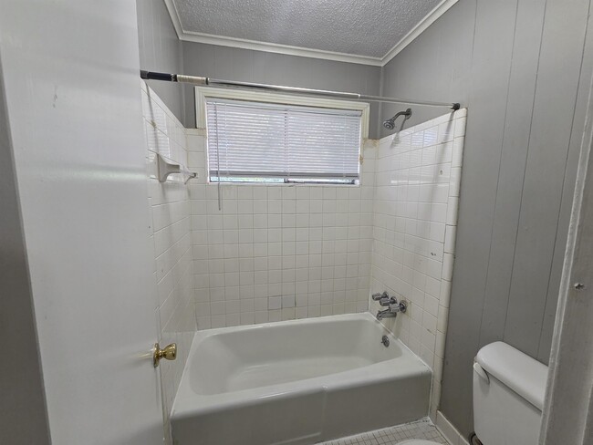 Building Photo - 4573 Appleville St