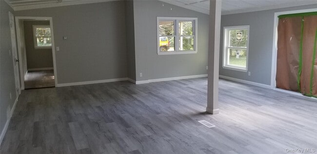 Building Photo - 542 W Broadway