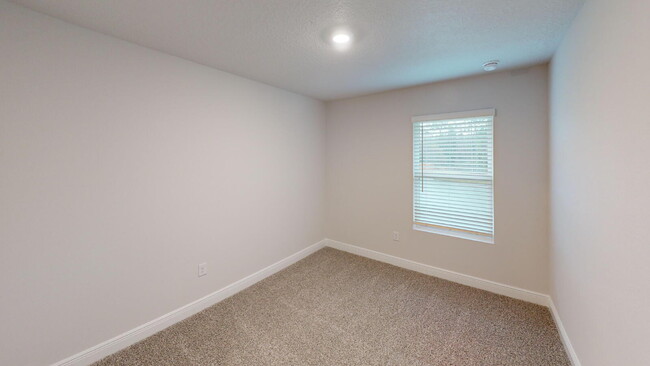 Building Photo - 710-E Giese Ln