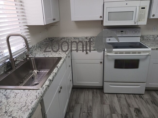 Building Photo - COOMING SOON! Beautifully upgraded house located in the vibrant city of Tempe, AZ