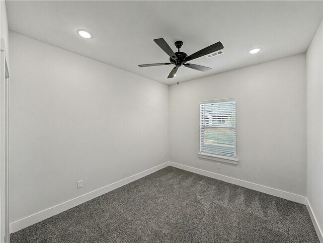 Building Photo - 6907 SW High Meadow Blvd