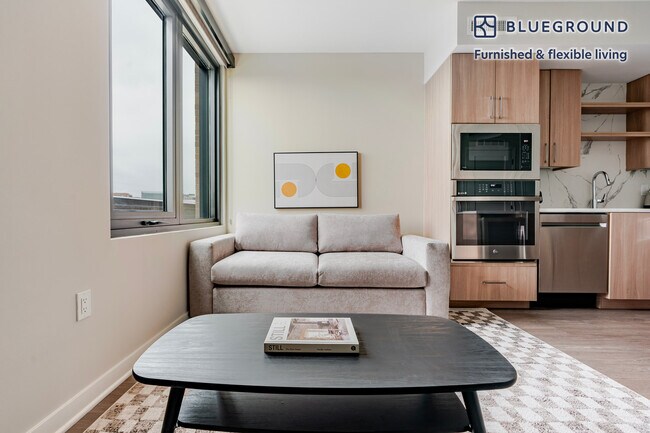 Building Photo - 3275 Washington Blvd