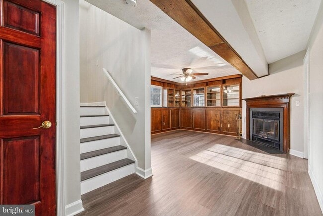 Building Photo - 308 Raussell Pl