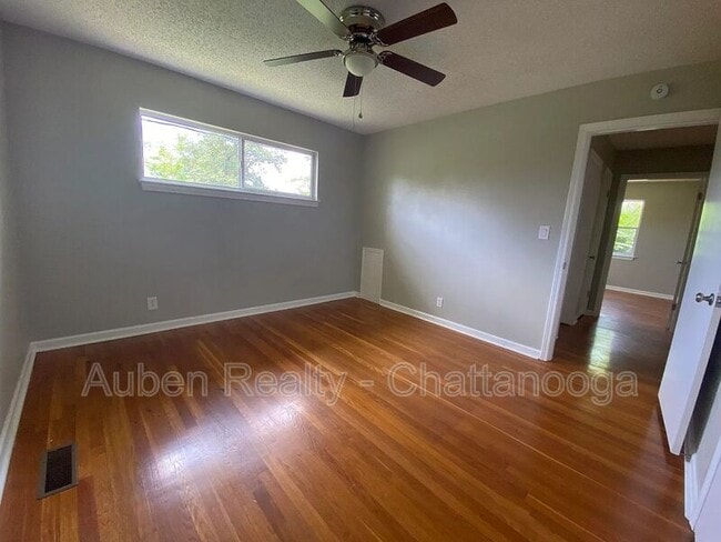 Building Photo - 545 Acorn Ct