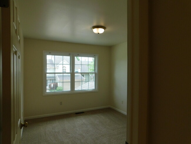 Building Photo - 490 Liberty Pointe Dr
