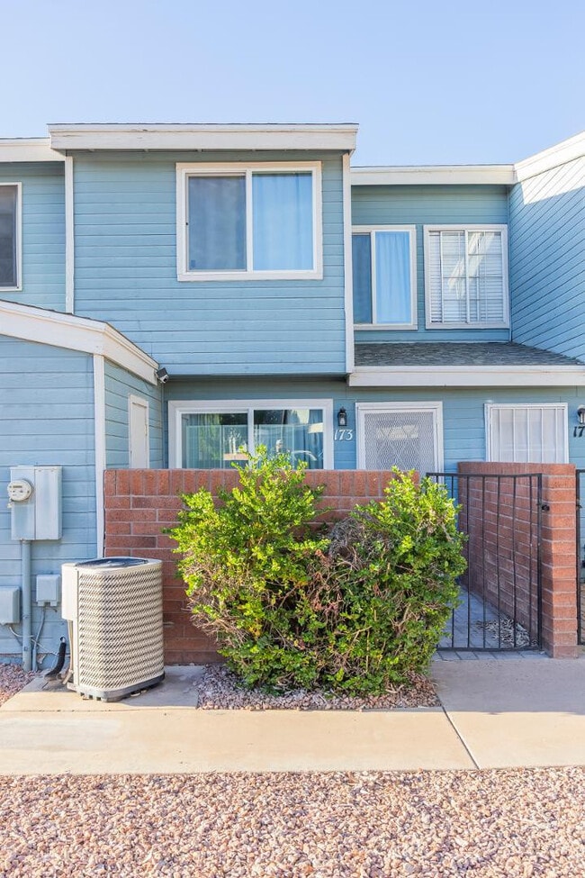 Building Photo - 2301 E University Dr