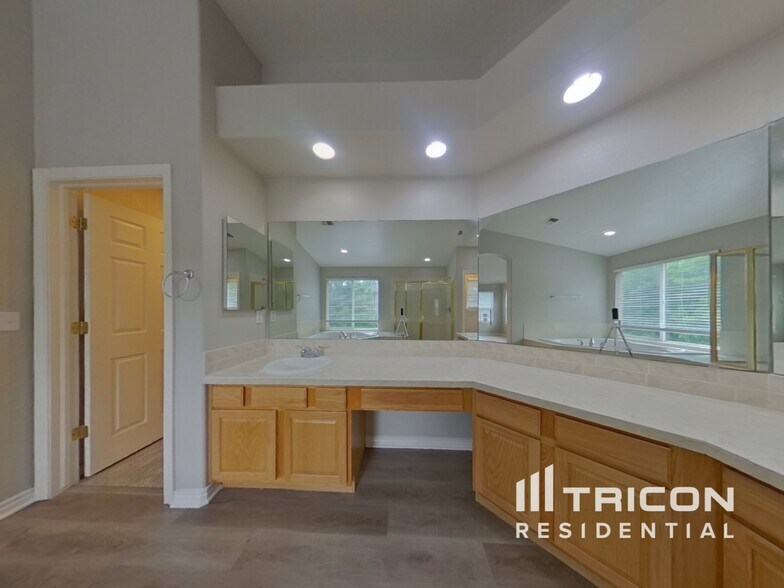 Building Photo - 17703 E Cloudberry Dr