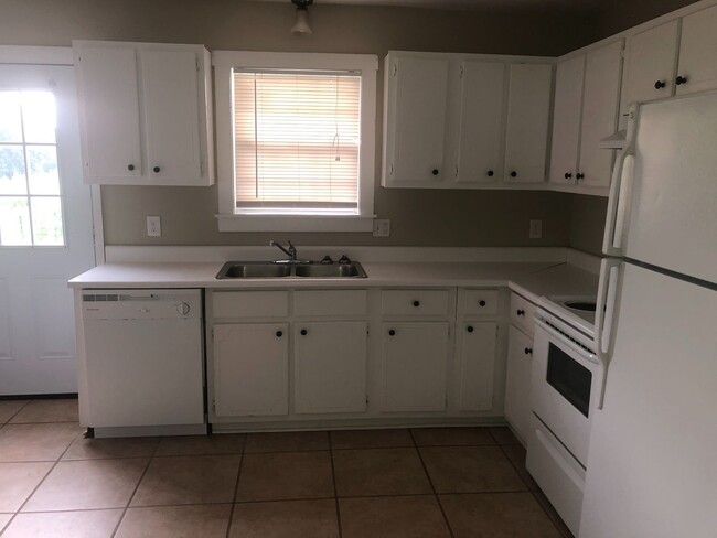 Building Photo - 2BD/2BA FOR RENT