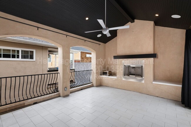 Building Photo - 435 1/2 Carnation Avenue