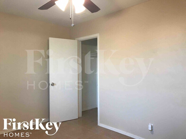 Building Photo - 3625 W San Juan Ave