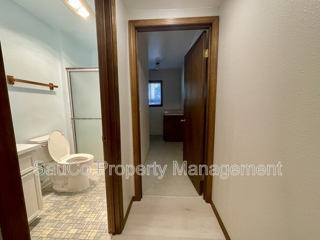 Building Photo - 324 SE 30th Ave