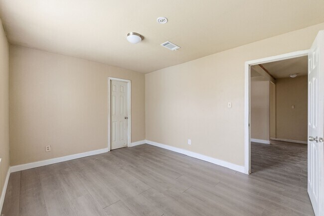 Building Photo - 2411 Leffingwell St