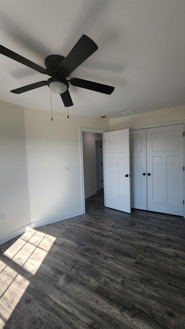 Building Photo - 929 Olympic Ct