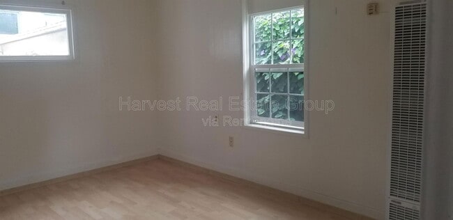 Building Photo - 2331 Sacramento St