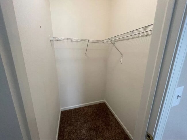 Building Photo - LEXINGTON FARMS...3 Bedroom  Bath House