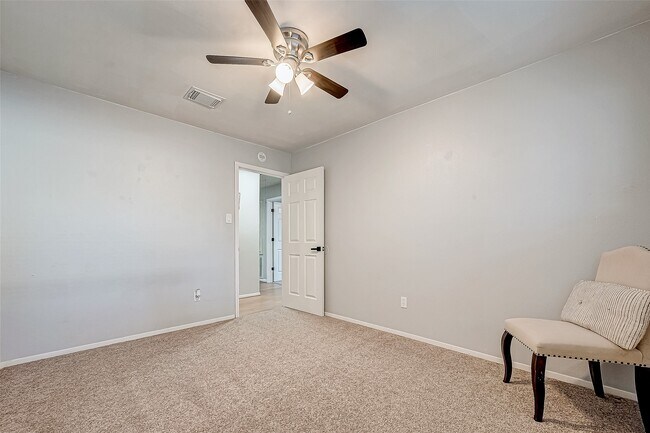 Building Photo - 4731 Casemont Dr