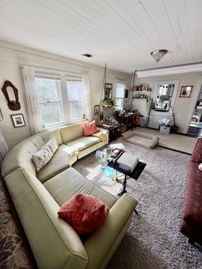 Building Photo - Easy St. Two Bedroom