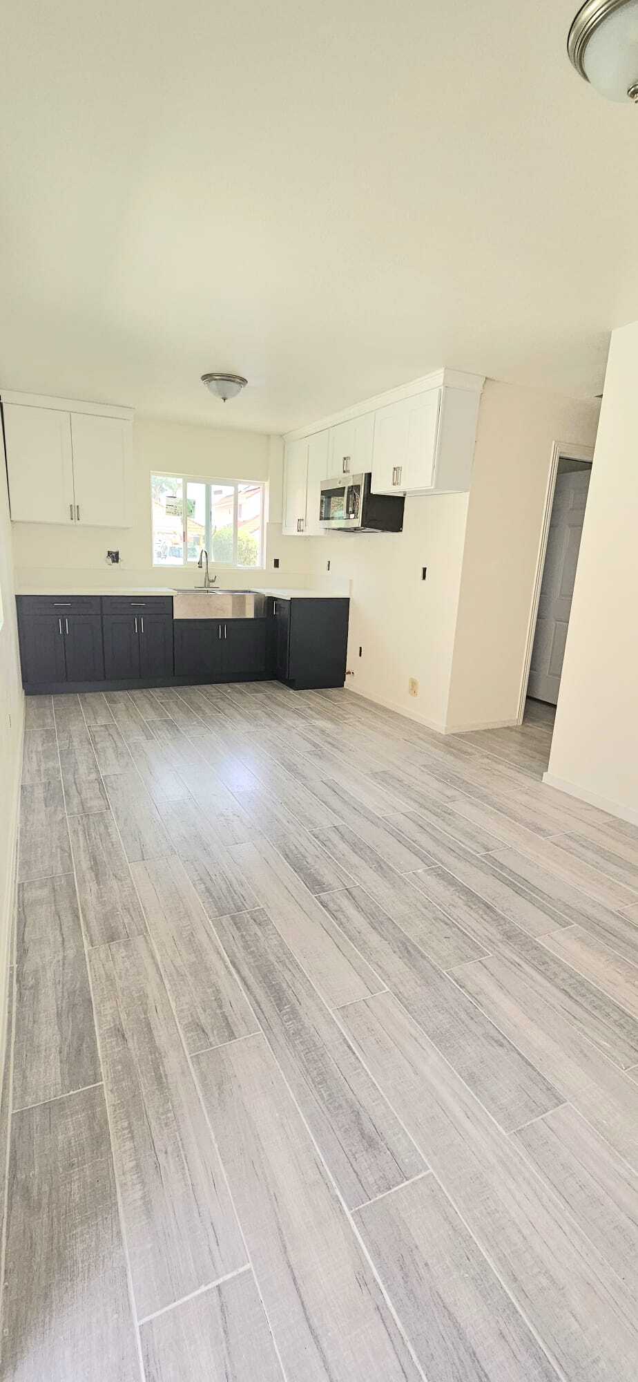 Building Photo - 25400 Sand Creek Trl