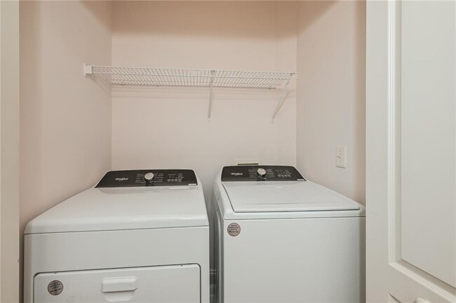 Building Photo - 1915 Sterling Oaks Cir NE