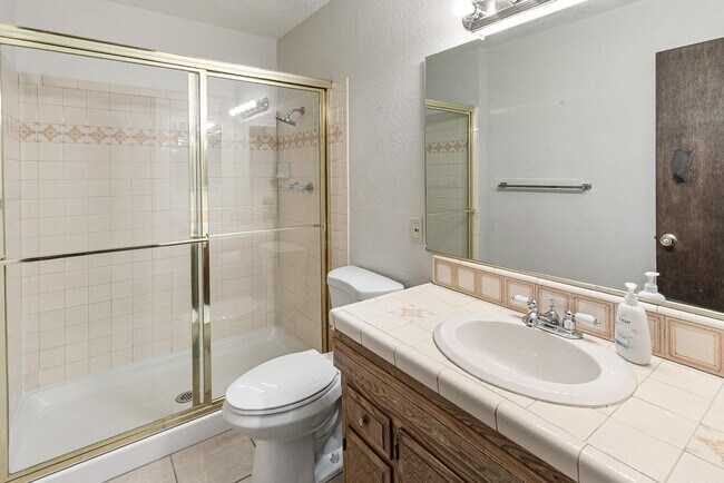 Building Photo - 117 A Ln