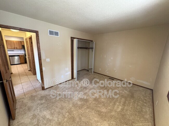 Building Photo - 380 Ponderosa Ln