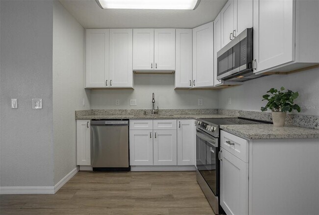 Building Photo - 711 Bayshore Dr