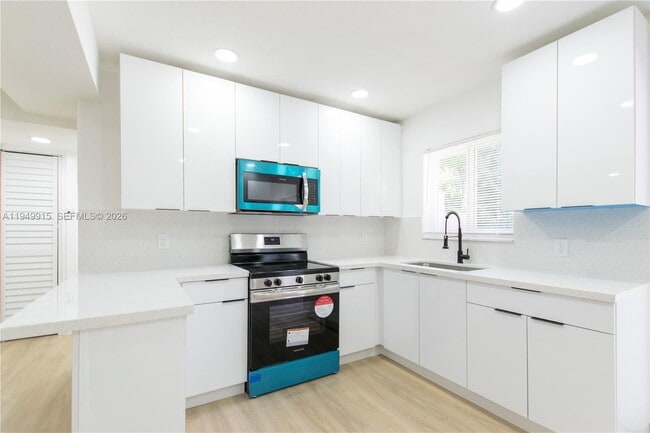 Building Photo - 1167 NW 9th Ave