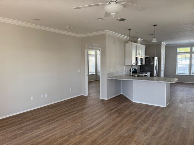 Building Photo - 492 Driftwood Dr