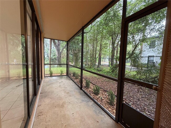 Building Photo - 400 Commodore Dr