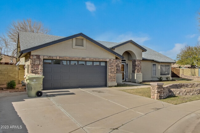 Building Photo - 8844 W Cavalier Dr