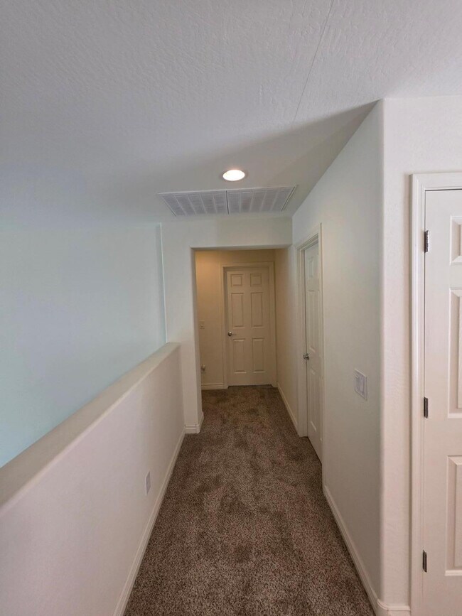 Building Photo - 2756 E Hickory St