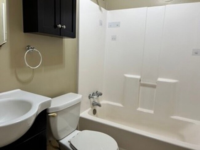 Building Photo - Country living