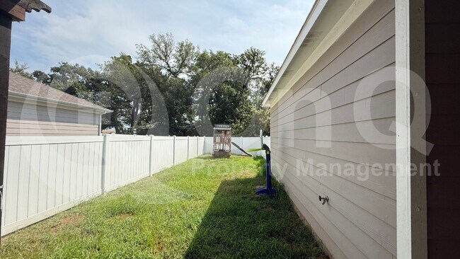 Building Photo - 10116 Revere Dr