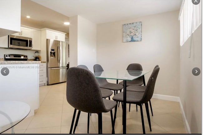 Building Photo - 716 NE 7th St