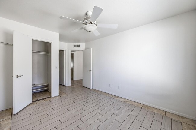 Building Photo - 559 S Lesueur