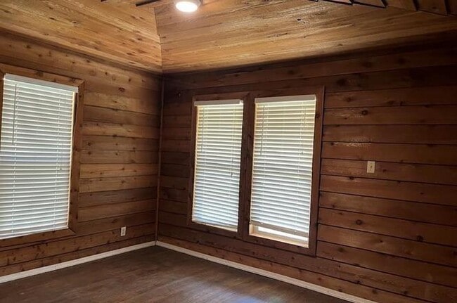 Building Photo - 207 Masters Ave