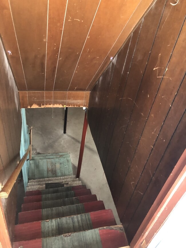 Building Photo - 539 Elm St