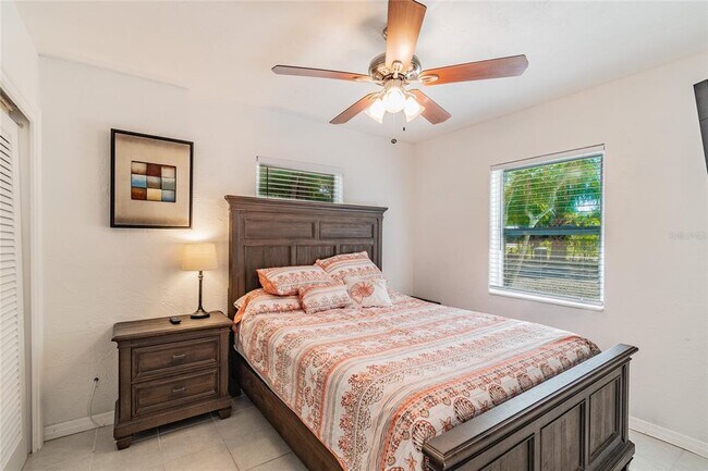 Building Photo - 607 Betmor Ln