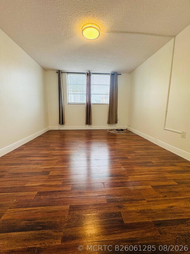 Building Photo - 3849 NE 169th St