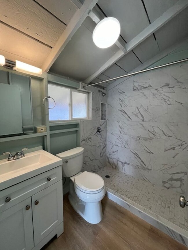 Building Photo - Beach Cottage Close to the Ocean