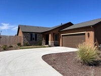 Building Photo - Beautiful home for rent in gated community in Visalia