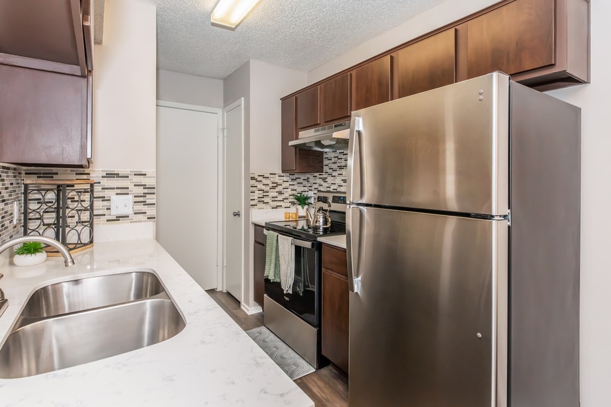 Building Photo - Eagle's Point Apartments