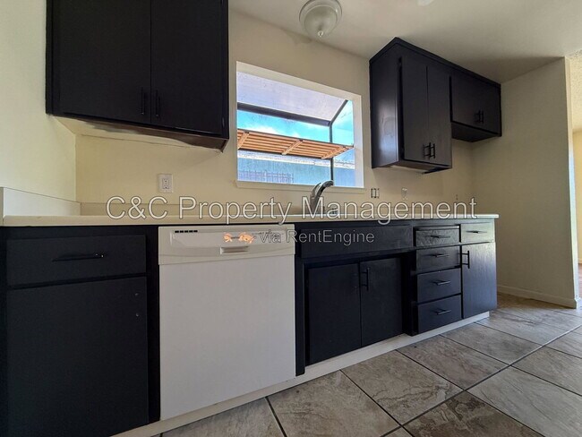 Building Photo - 938 Estrada Ct