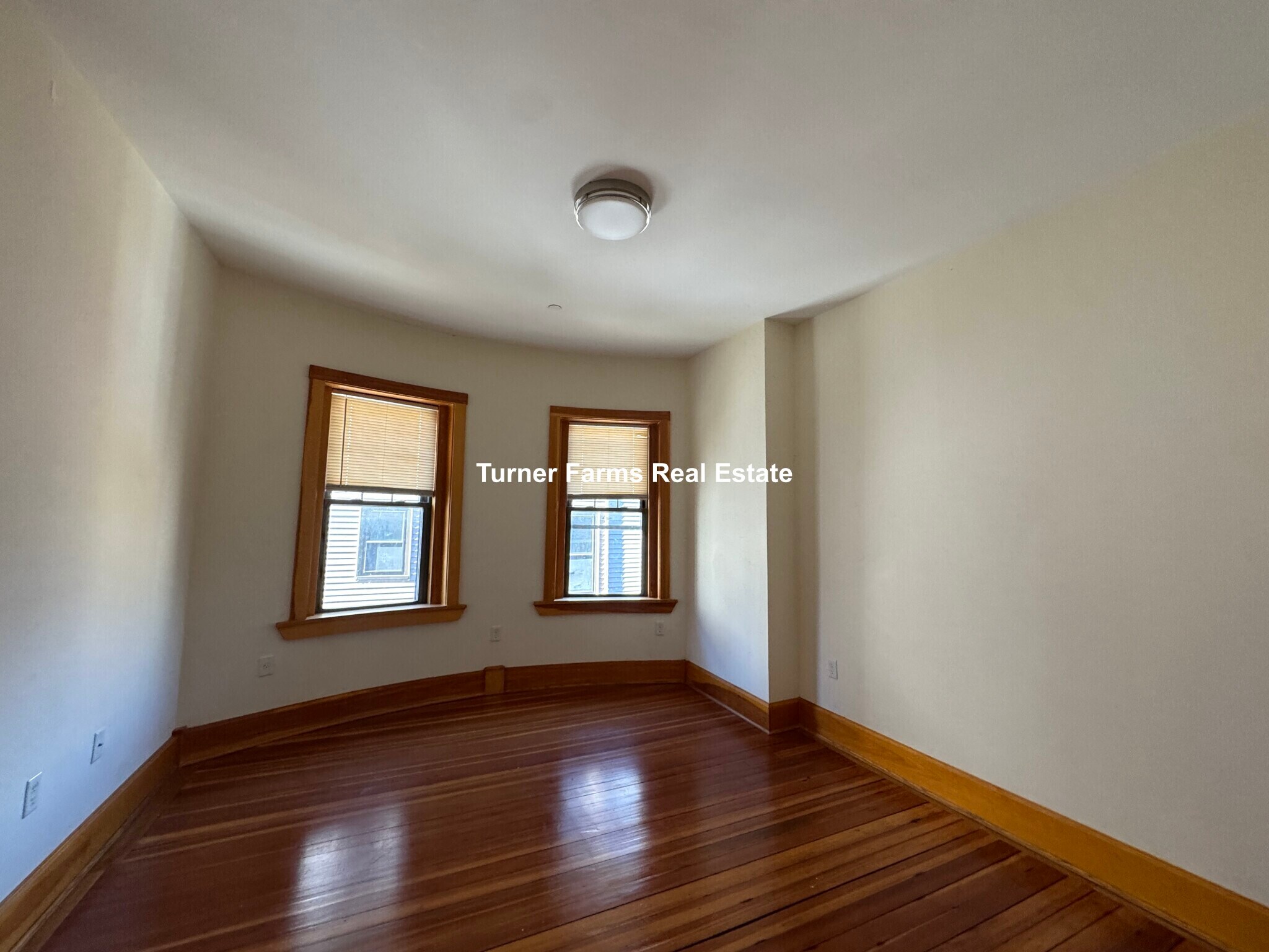 Building Photo - 145 Hillside St