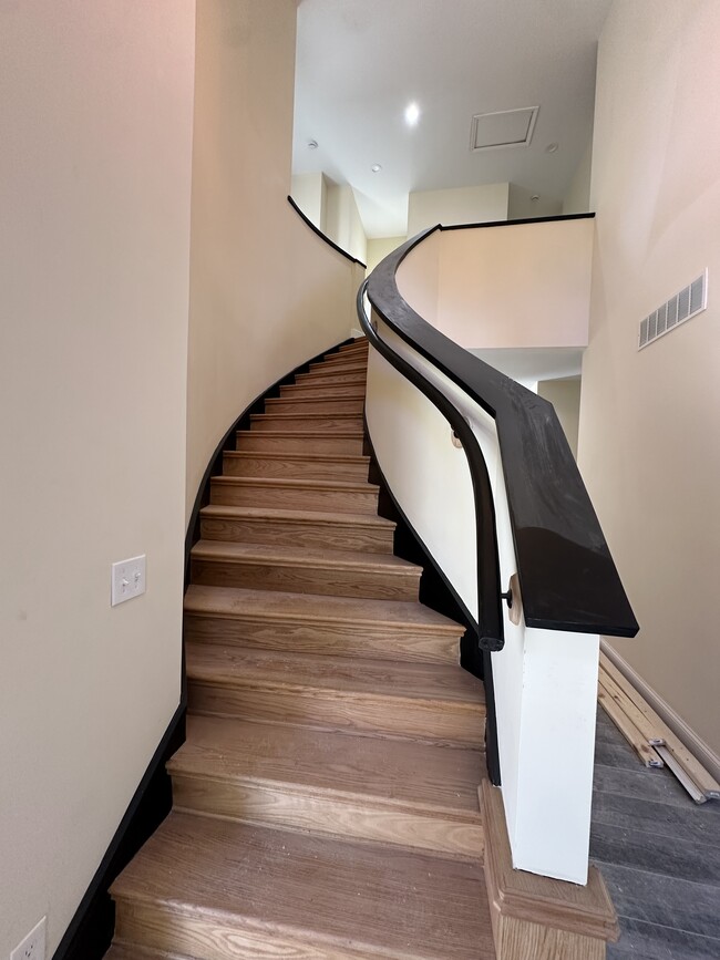 Building Photo - 1213 Kiefer Creek Rd