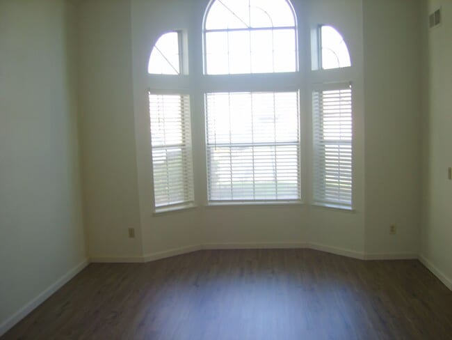 Building Photo - Sophisticated 3-Bedroom, 2-Bathroom Home in Sacramento