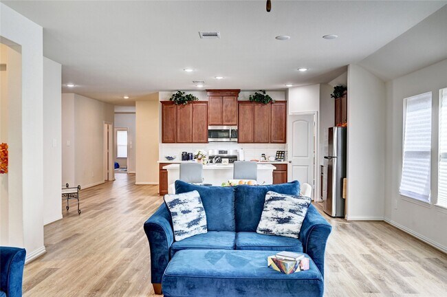 Building Photo - 865 Spruce Pine Dr